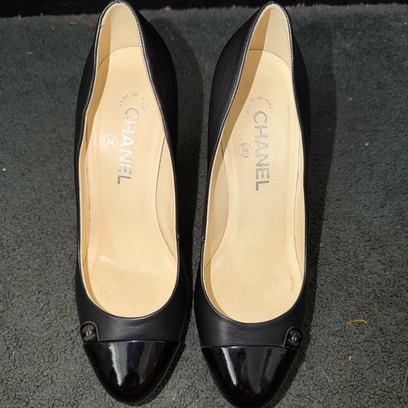 CHANEL Black and Cream Heels